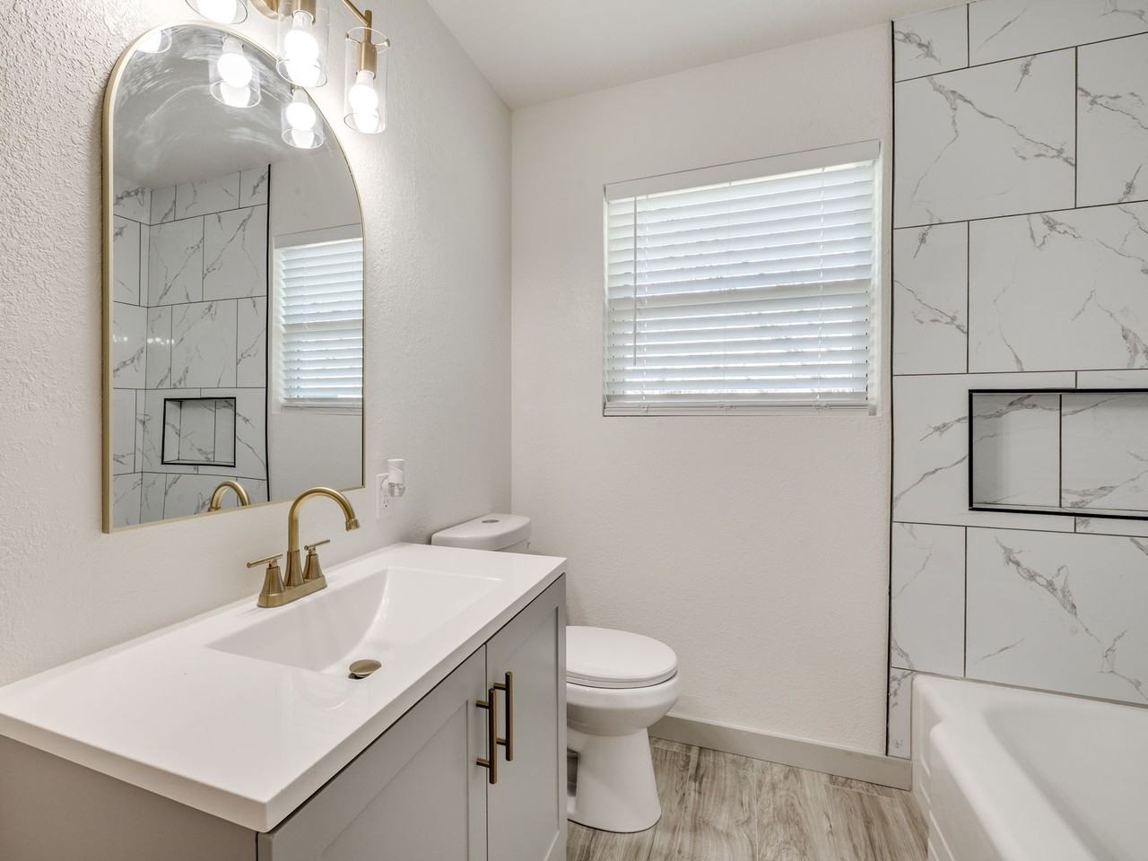 1300 N Mckinley Ave - Photo 7 of 15