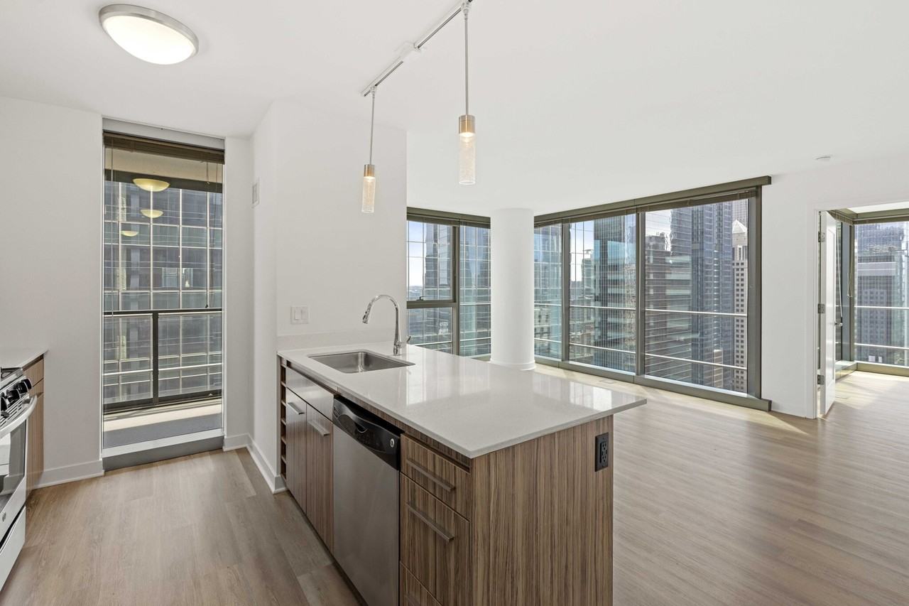 373 W Wolf Point Plz - Photo 2 of 20