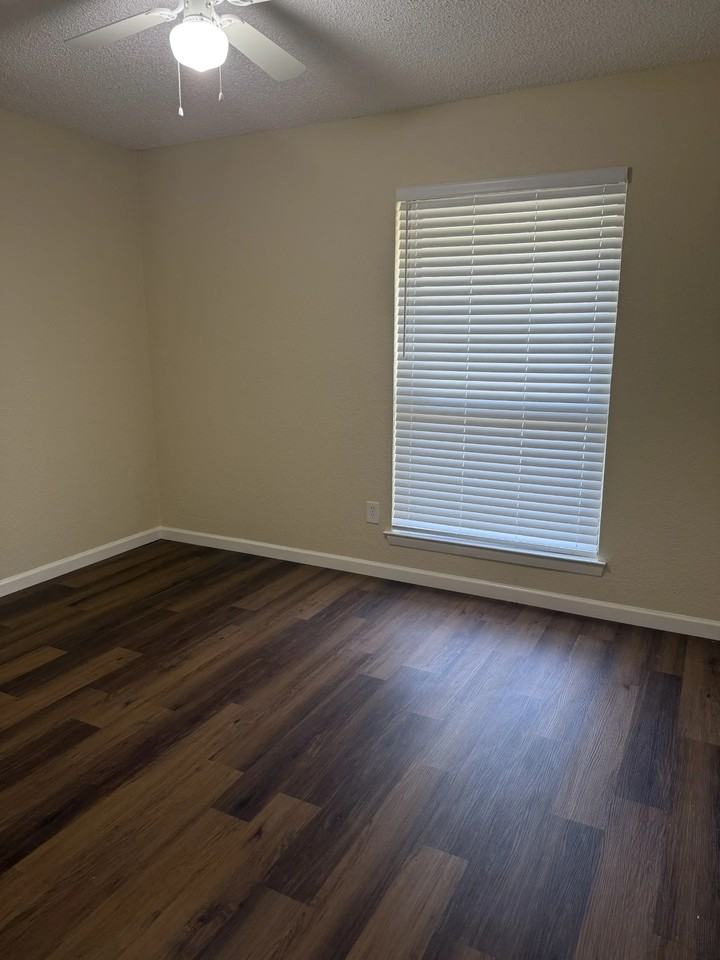 3604 Fort Hunt Dr - Photo 3 of 9