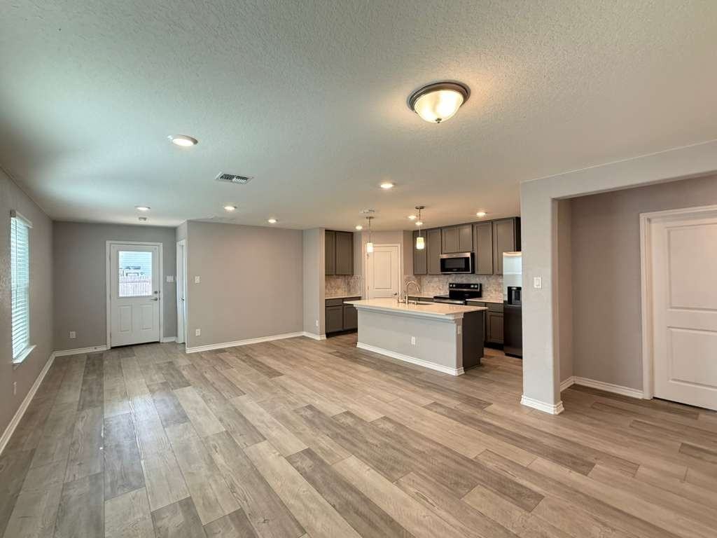 323 Deer Crest Dr - Photo 3 of 17