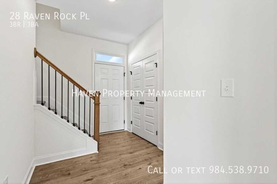 28 Raven Rock Pl - Photo 3 of 44