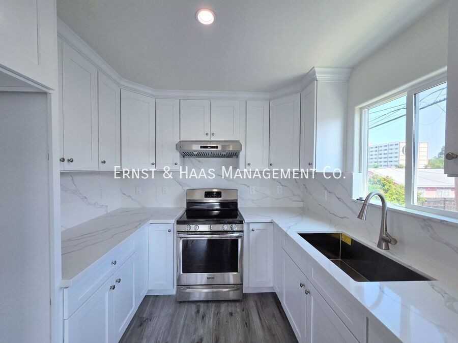 1320 Lewis Ave #B - Photo 5 of 21