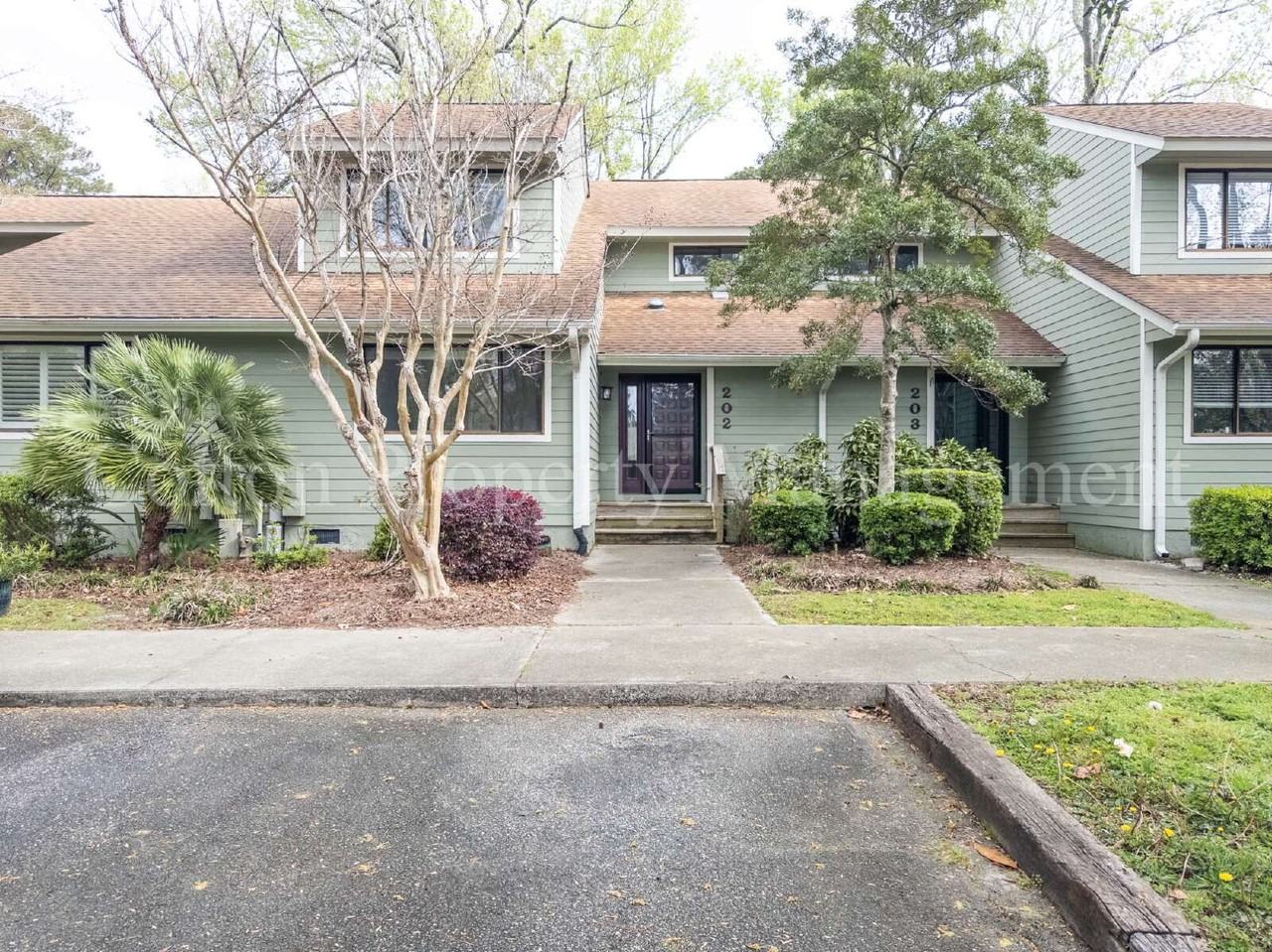 202 Crooked Creek Ln - Photo 4 of 50