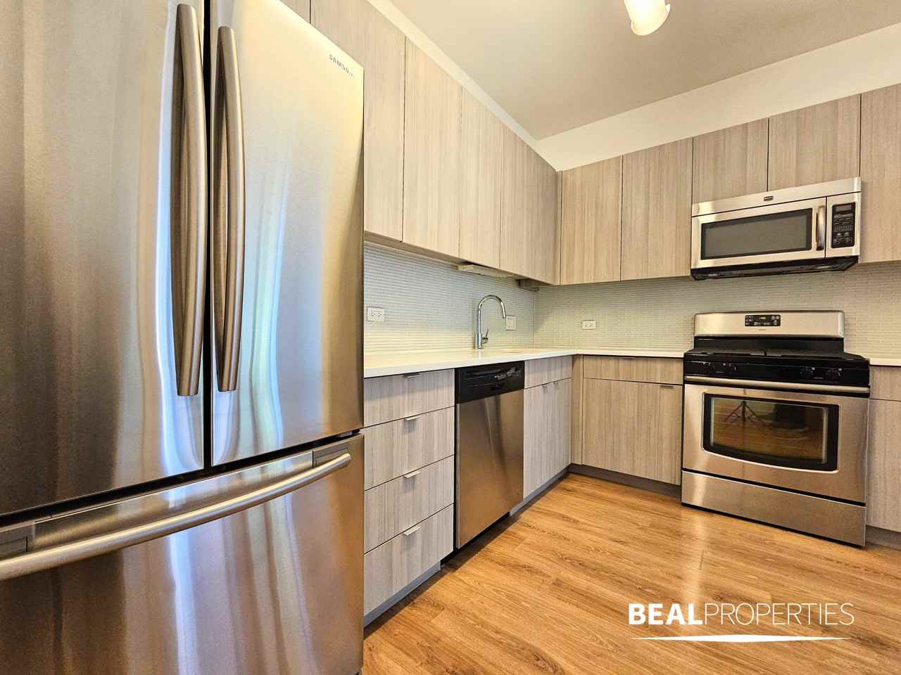 548 W Webster Ave #1 - Photo 5 of 12