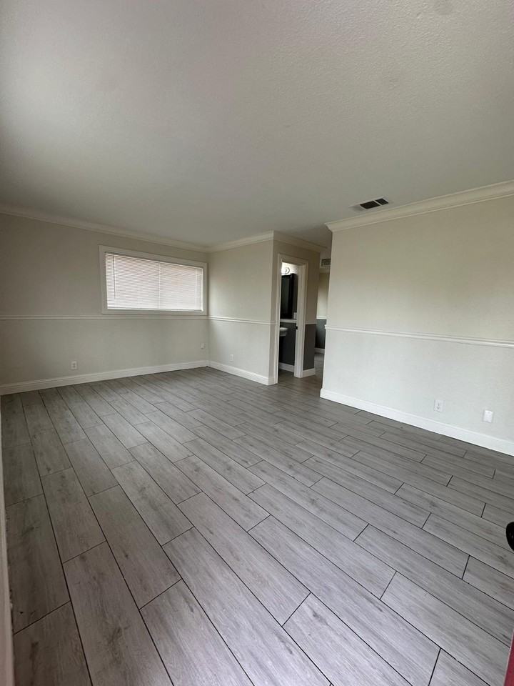 2406 R St #NA - Photo 6 of 17