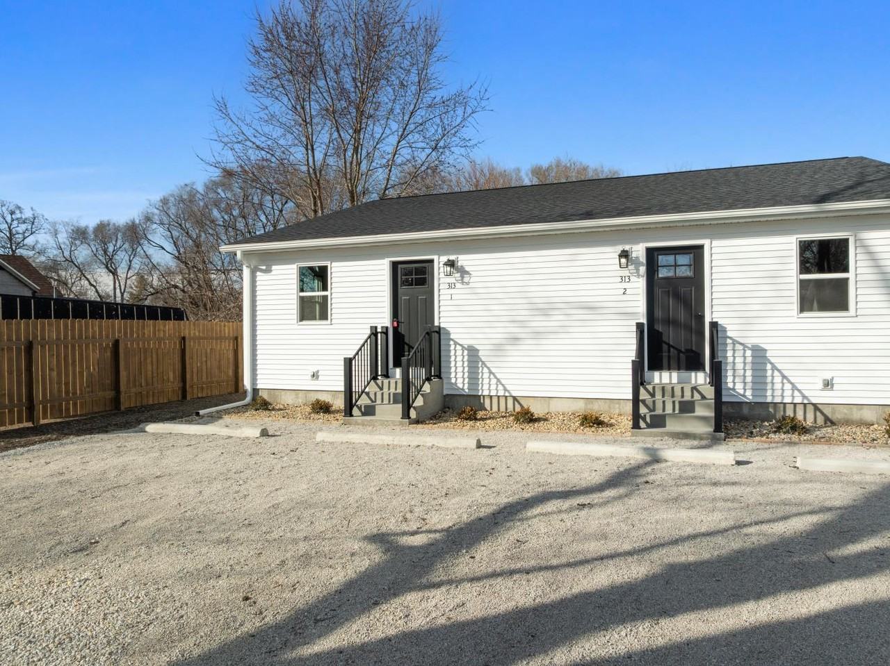313 E Martin St #1 - Photo 3 of 23
