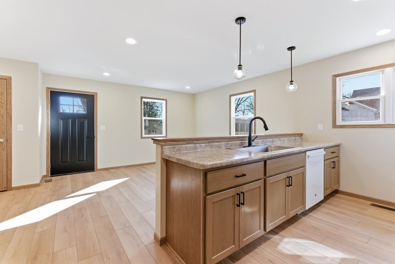 313 E Martin St #1 - Photo 5 of 20