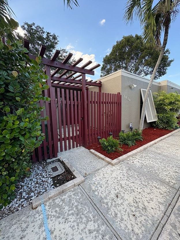 1040 Windward Dr #NA - Photo 2 of 27