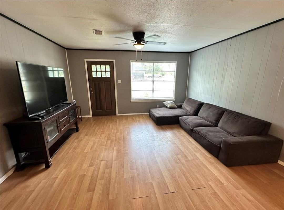 324 Collin St #NA - Photo 2 of 17