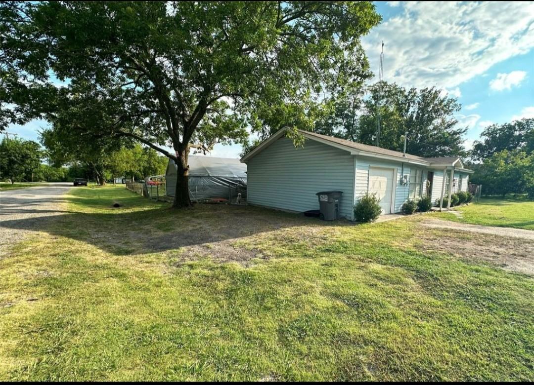 324 Collin St #NA - Photo 6 of 17