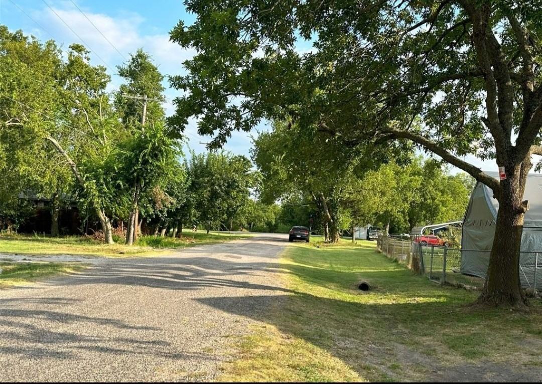 324 Collin St #NA - Photo 4 of 17