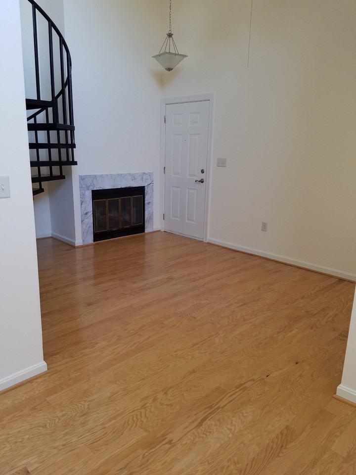 921 Westhaven Dr #303 - Photo 2 of 15