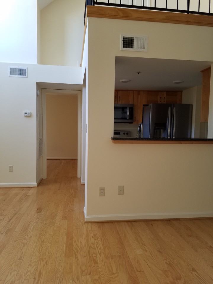 921 Westhaven Dr #303 - Photo 4 of 15