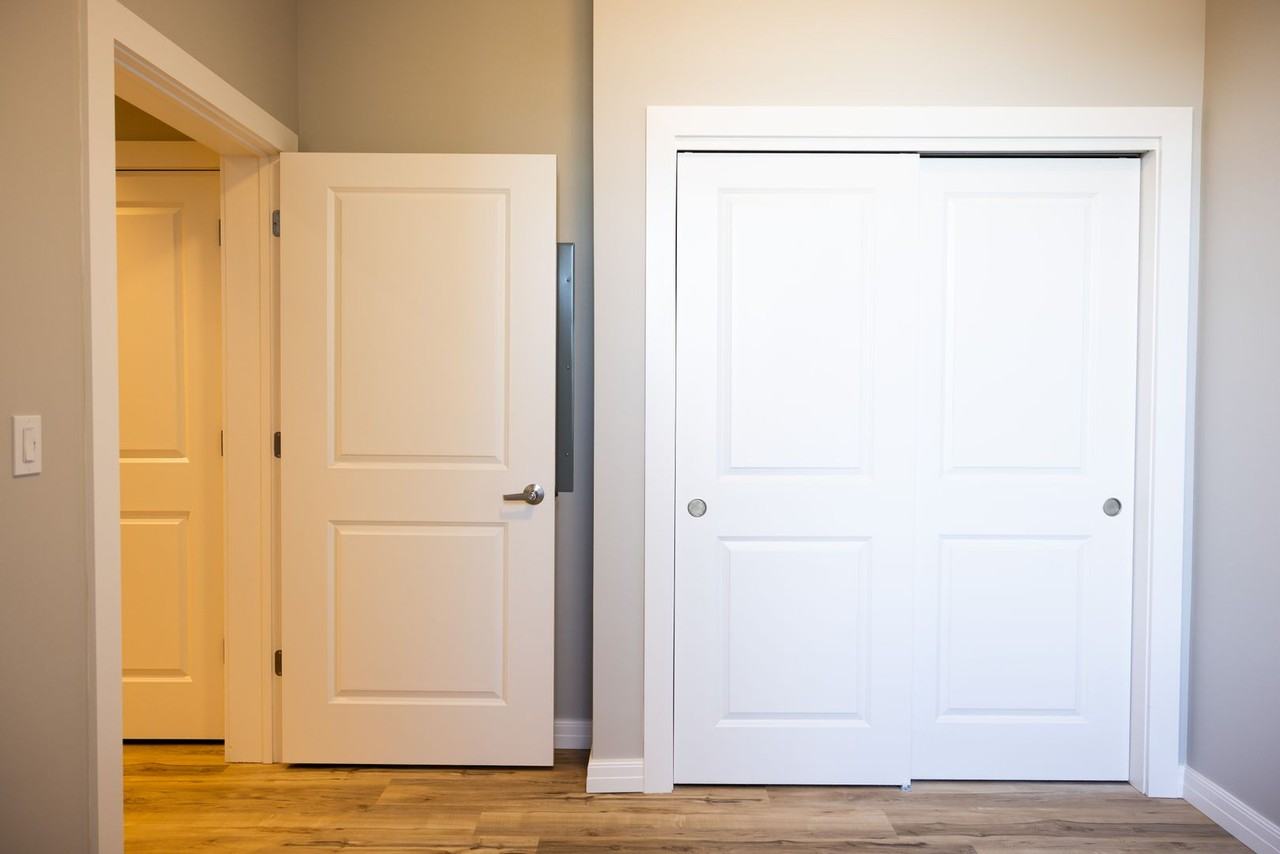 5 West - Photo 4 of 8