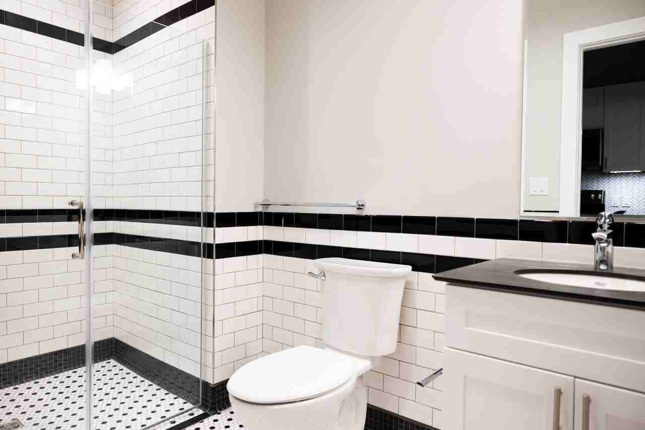 5 West - Photo 7 of 8