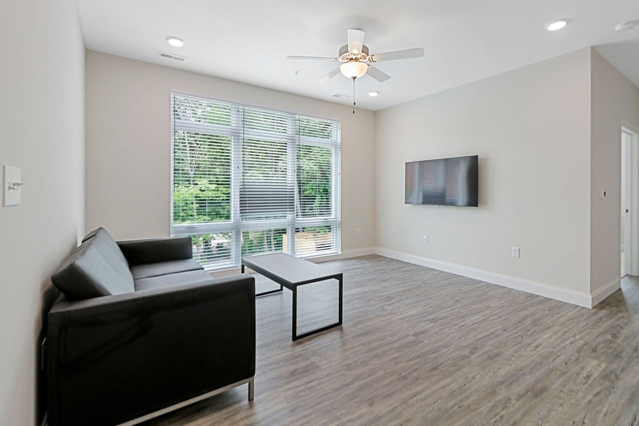 611 S State St - Photo 2 of 39