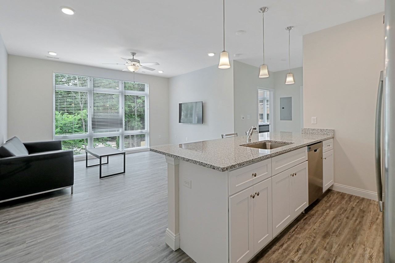 611 S State St - Photo 3 of 39