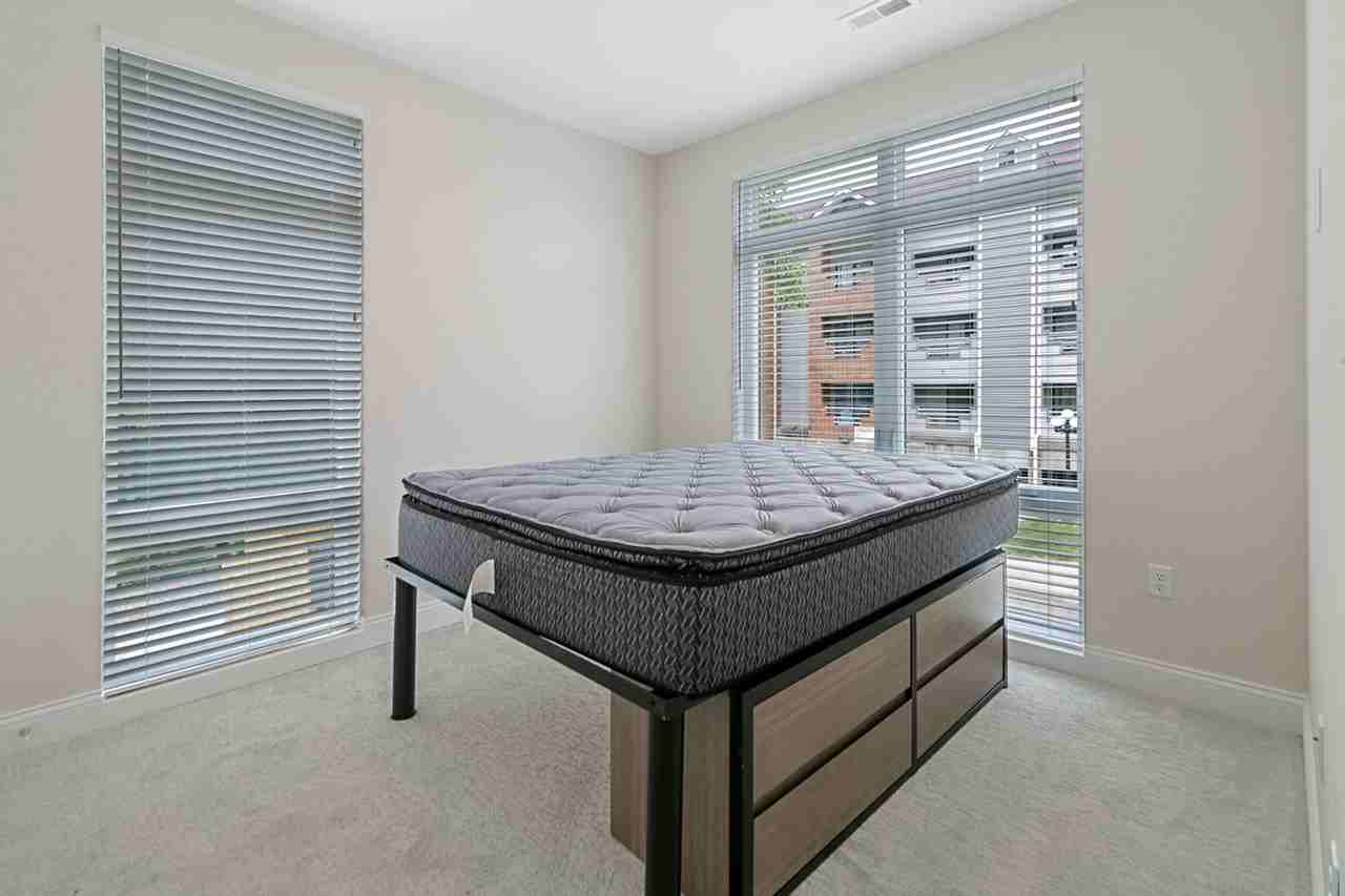 611 S State St - Photo 5 of 39