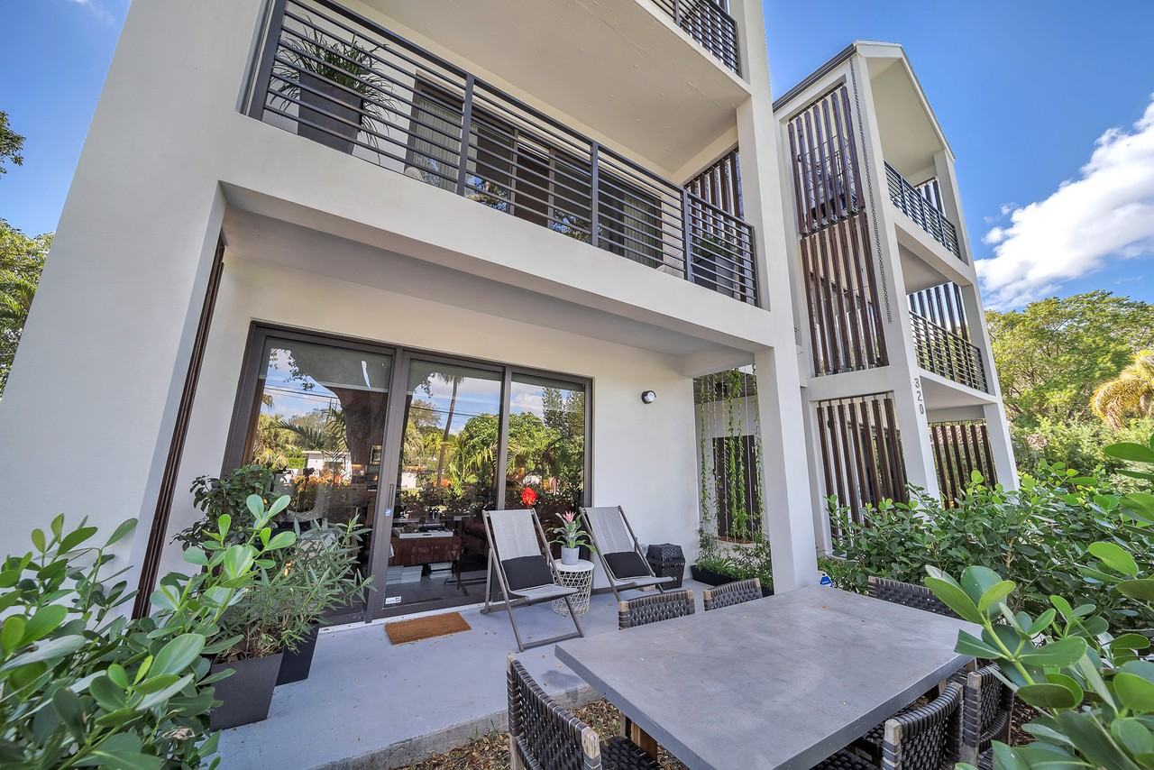 320 Ne 126th St #31 - Photo 2 of 15