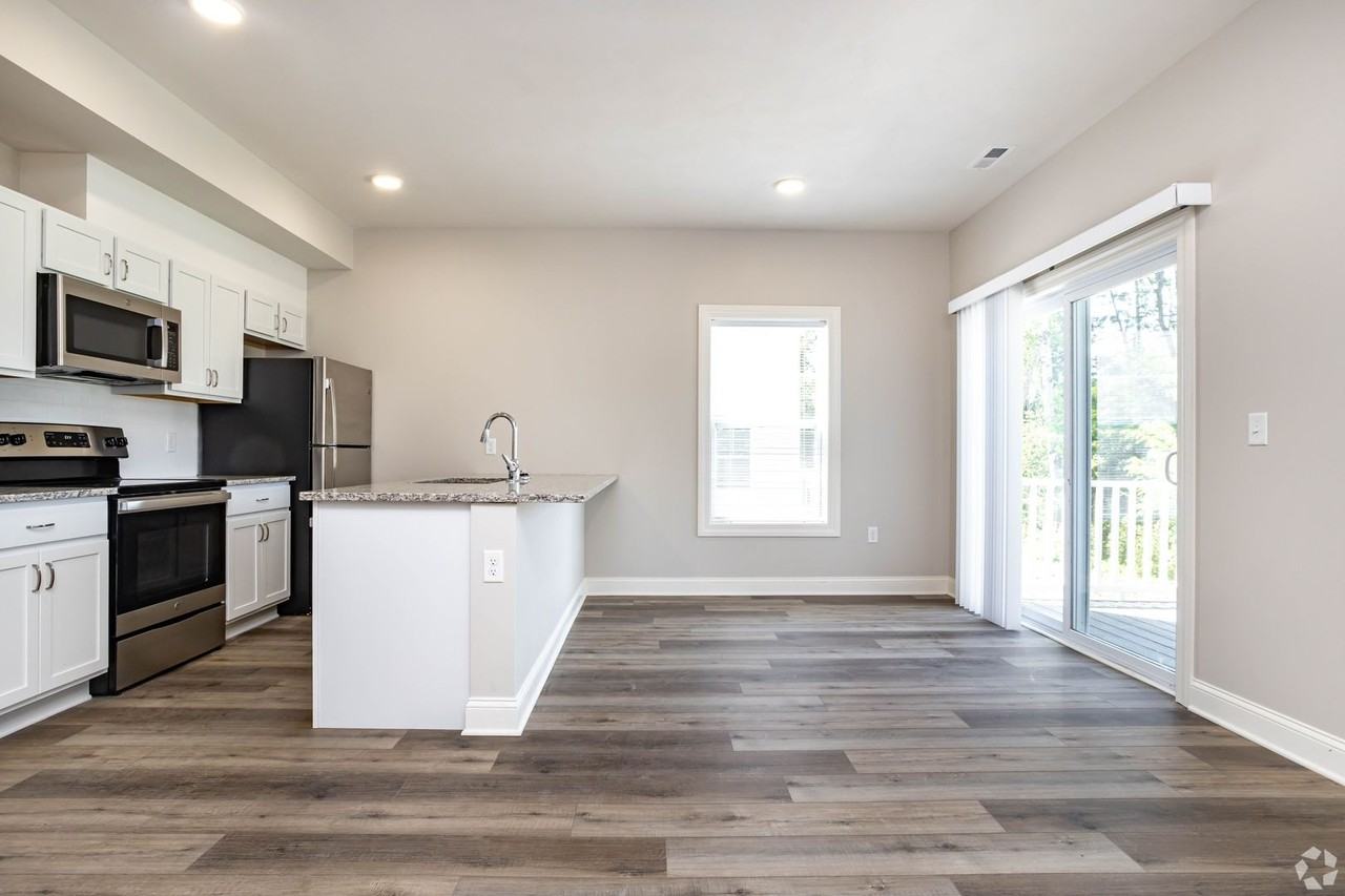 Marion Gardens Townhomes - Photo 6 of 26
