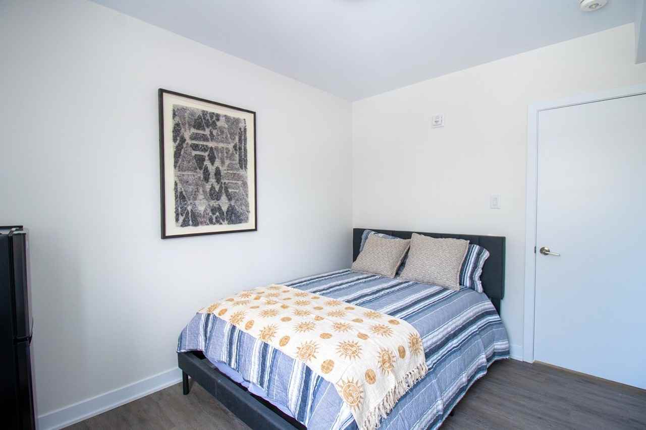 994 Bronson Ave - Photo 4 of 15