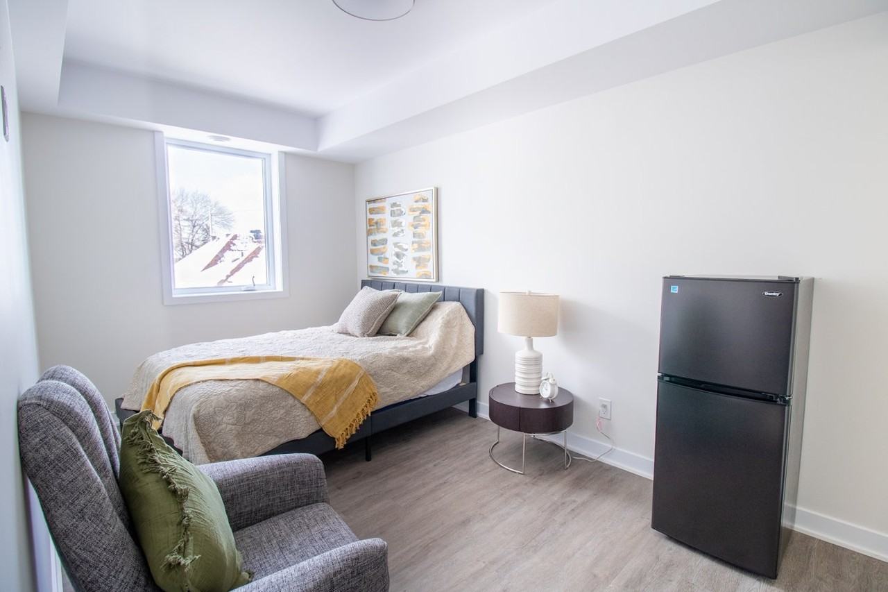 994 Bronson Ave - Photo 5 of 15