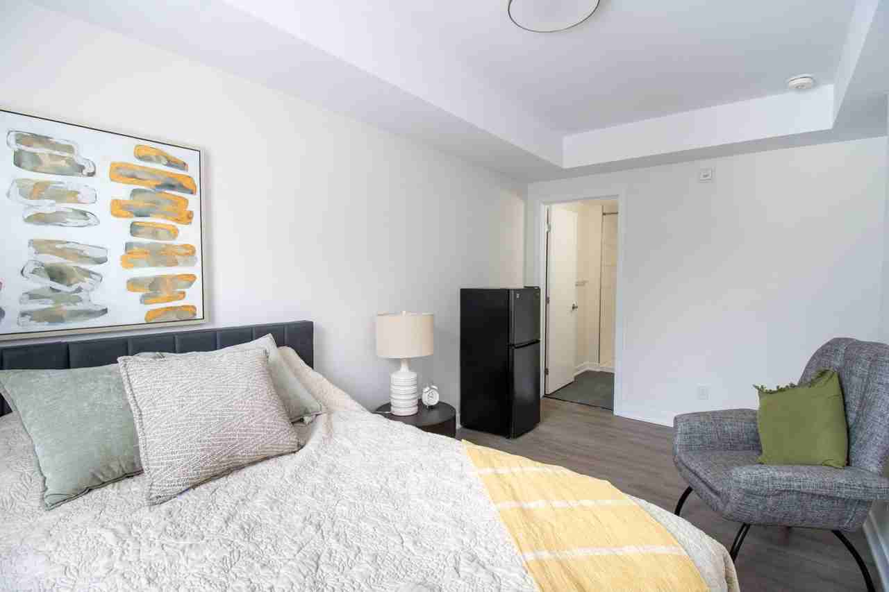 994 Bronson Ave - Photo 6 of 15