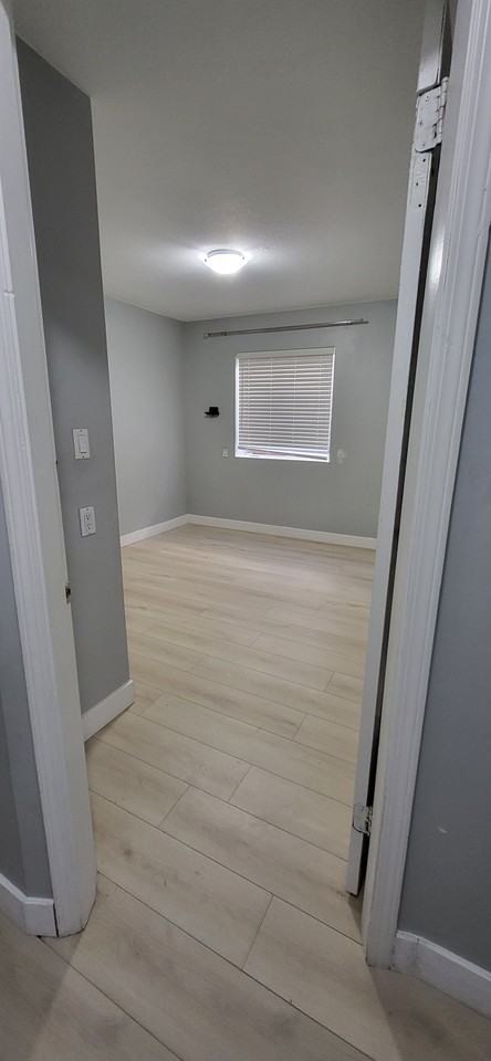 12210 102 A Avenue - Photo 7 of 10