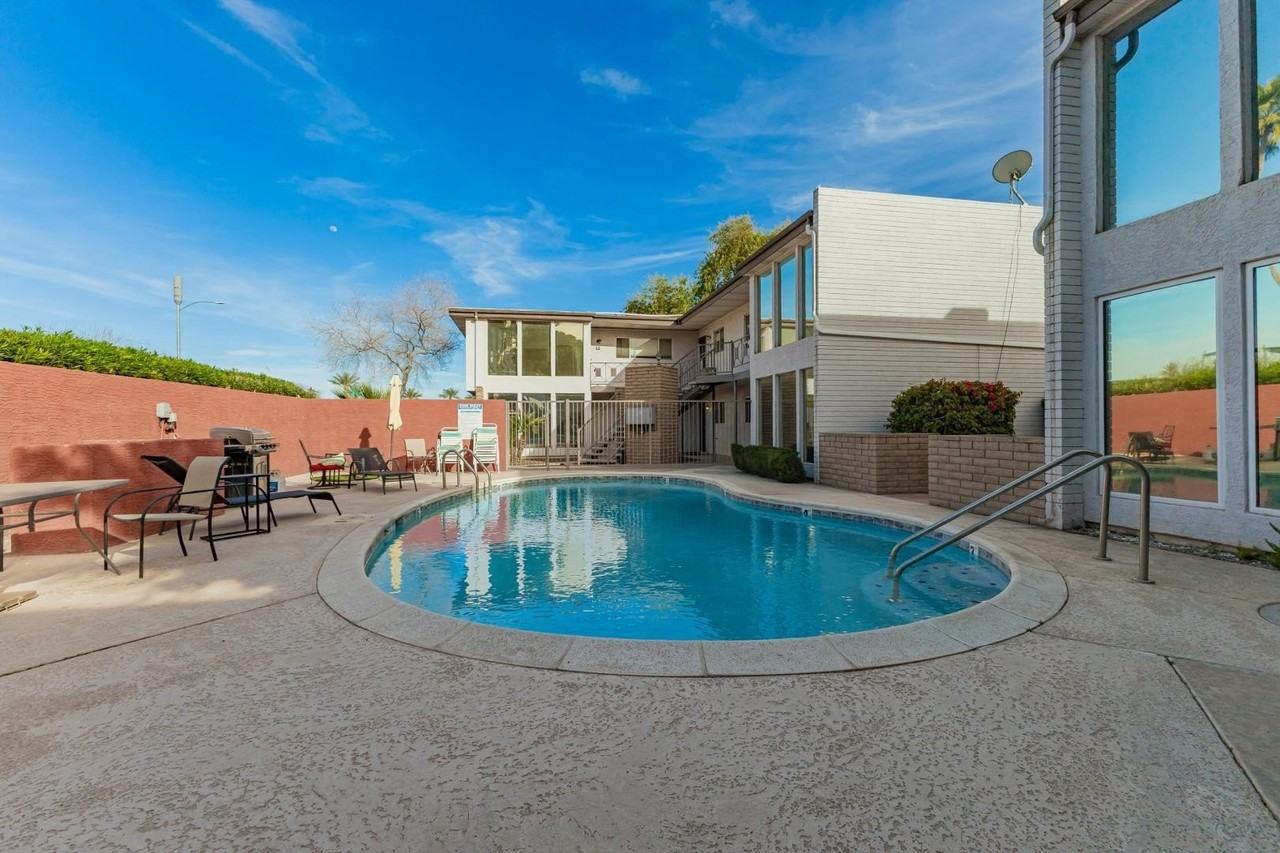 6935 E 4th St Unit 4 - Photo 3 of 31