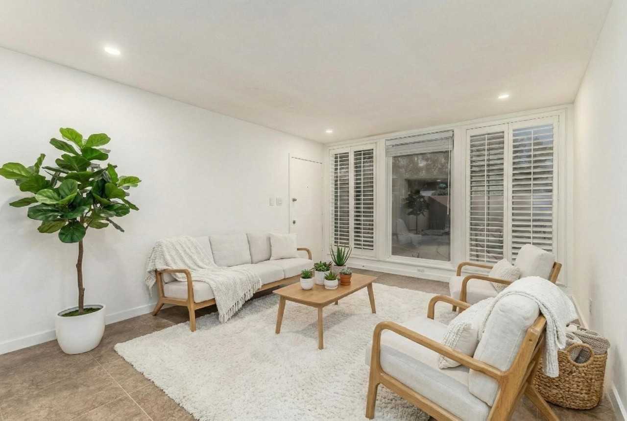 6935 E 4th St Unit 4 - Photo 4 of 31