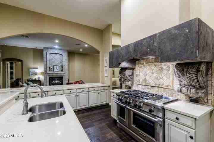 8010 E Wingspan Way - Photo 5 of 26