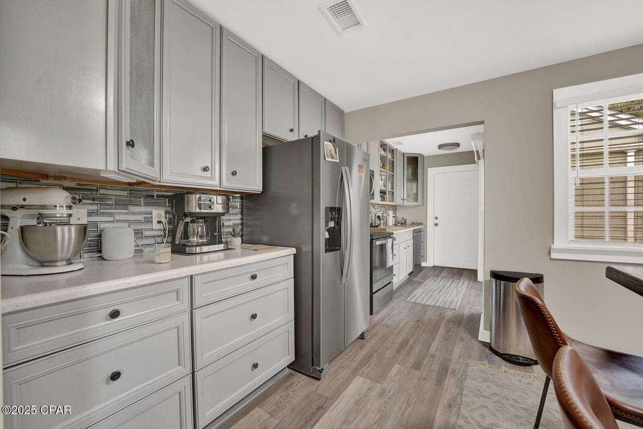 1611 Lake Ave - Photo 7 of 28