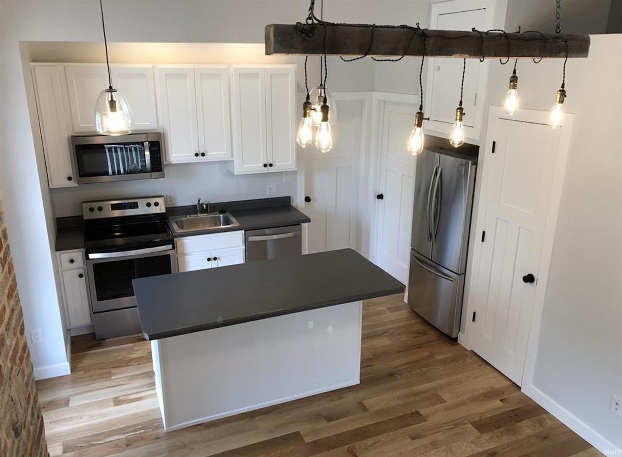 726 W 6th St #1 - Photo 2 of 12