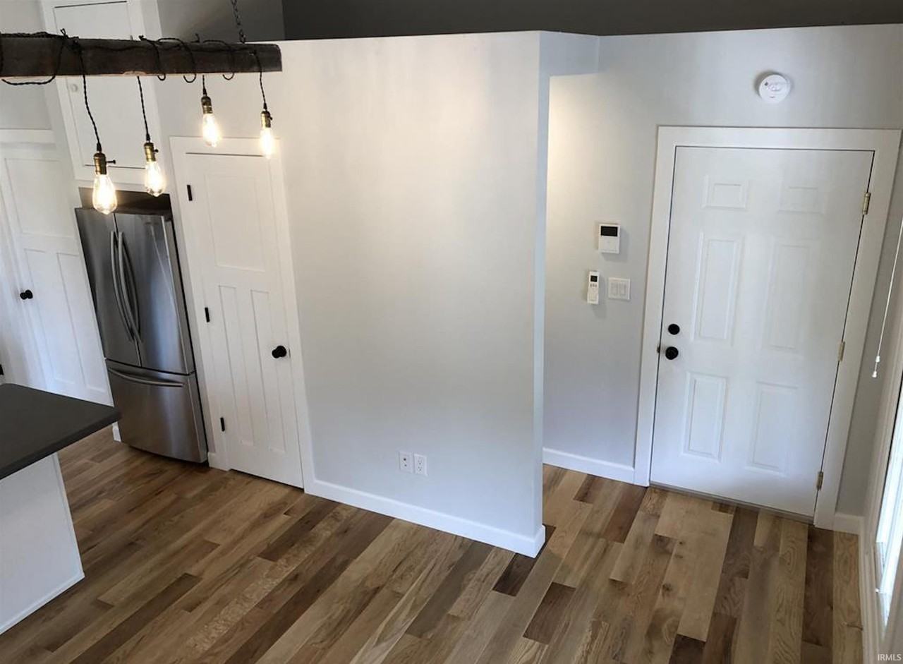 726 W 6th St #1 - Photo 5 of 12