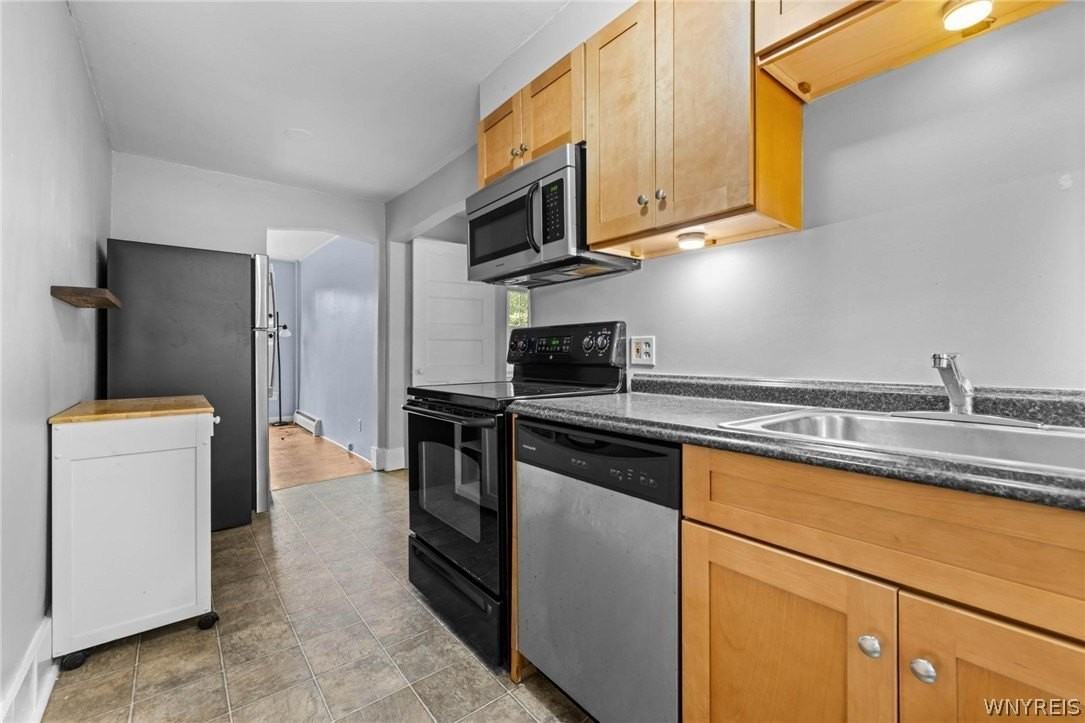 619 619 Elmwood Apt 2 Avenue - Photo 7 of 14