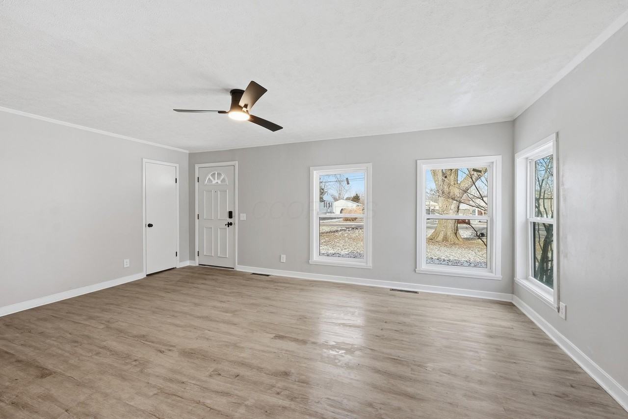 566 E 10th St - Photo 7 of 23