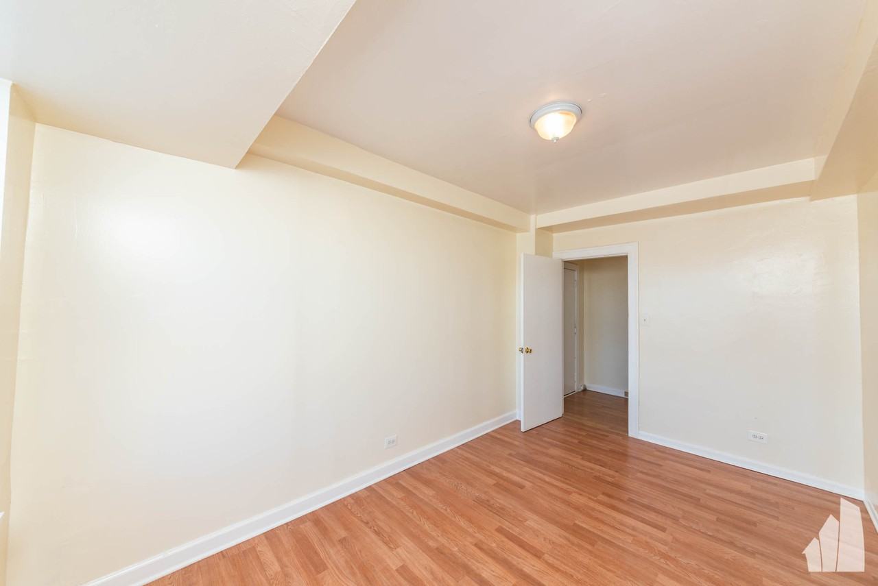 4521 N Malden St #207 - Photo 6 of 15