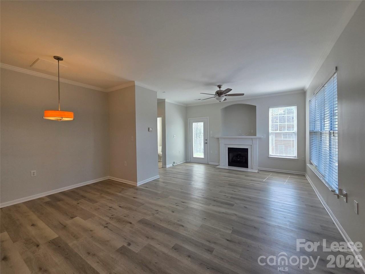 15437 Coventry Court Ln - Photo 5 of 28