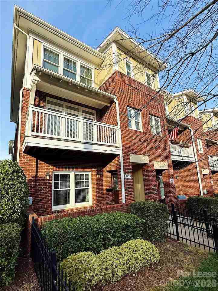 1424 W 4th St - Photo 2 of 23