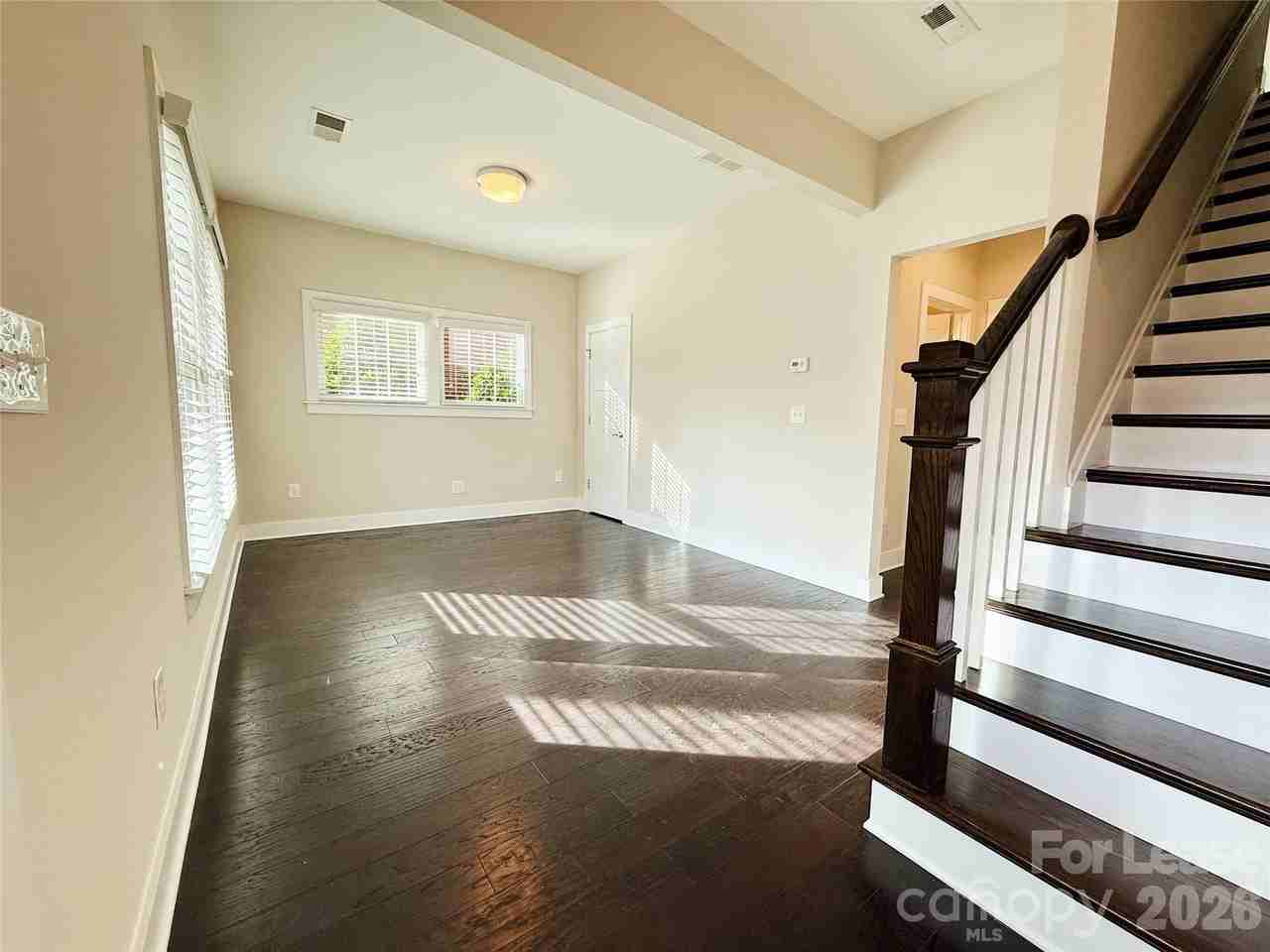 1424 W 4th St - Photo 4 of 23