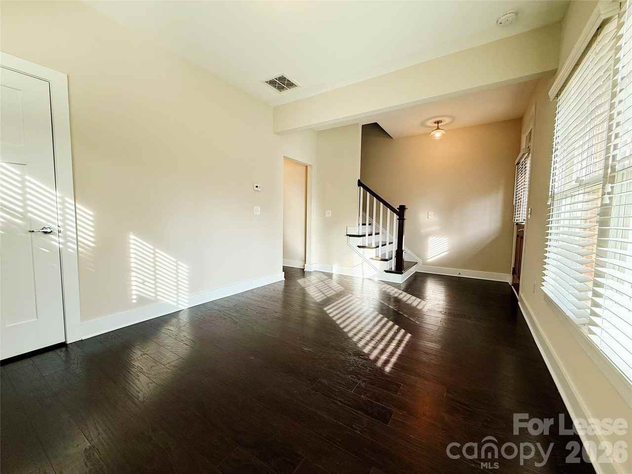 1424 W 4th St - Photo 5 of 23