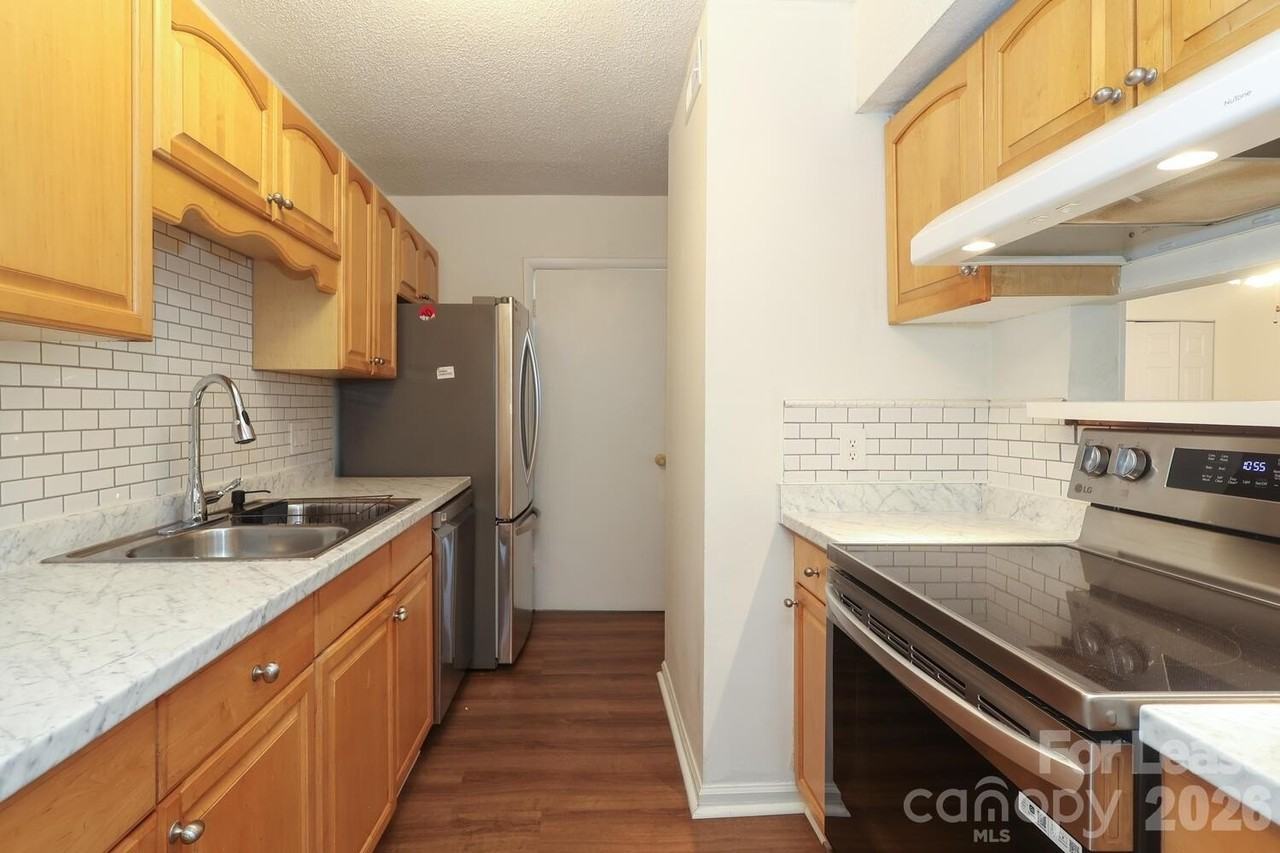 4912 Sardis Rd Apt F - Photo 6 of 19