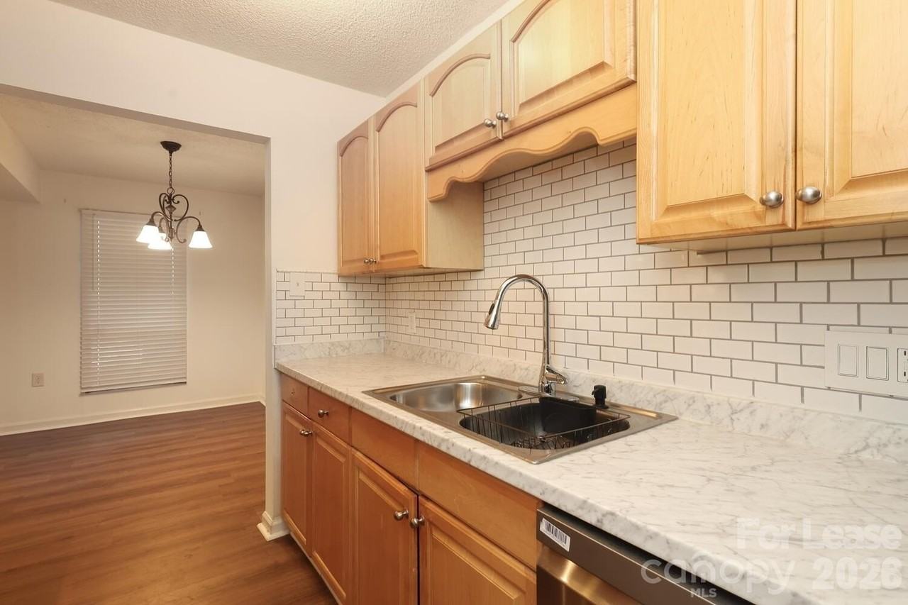 4912 Sardis Rd Apt F - Photo 7 of 19