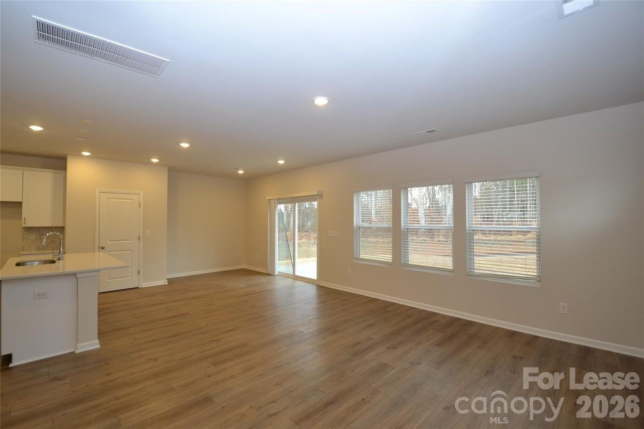 182 Guardian Gate Dr - Photo 4 of 25