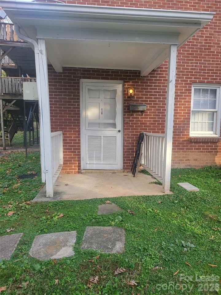 451 Montgomery Ave Apt 5 - Photo 3 of 16