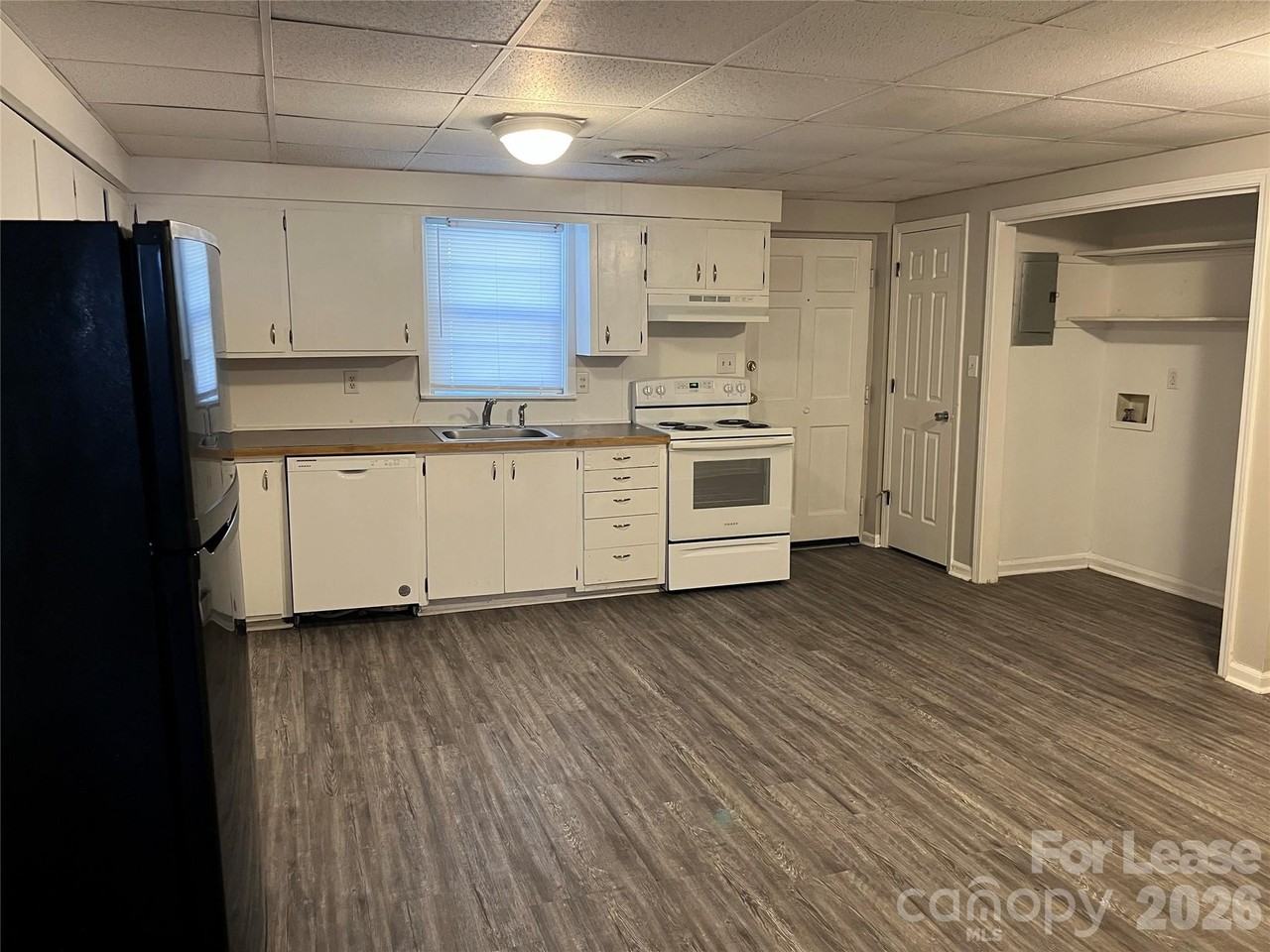 451 Montgomery Ave Apt 5 - Photo 6 of 16