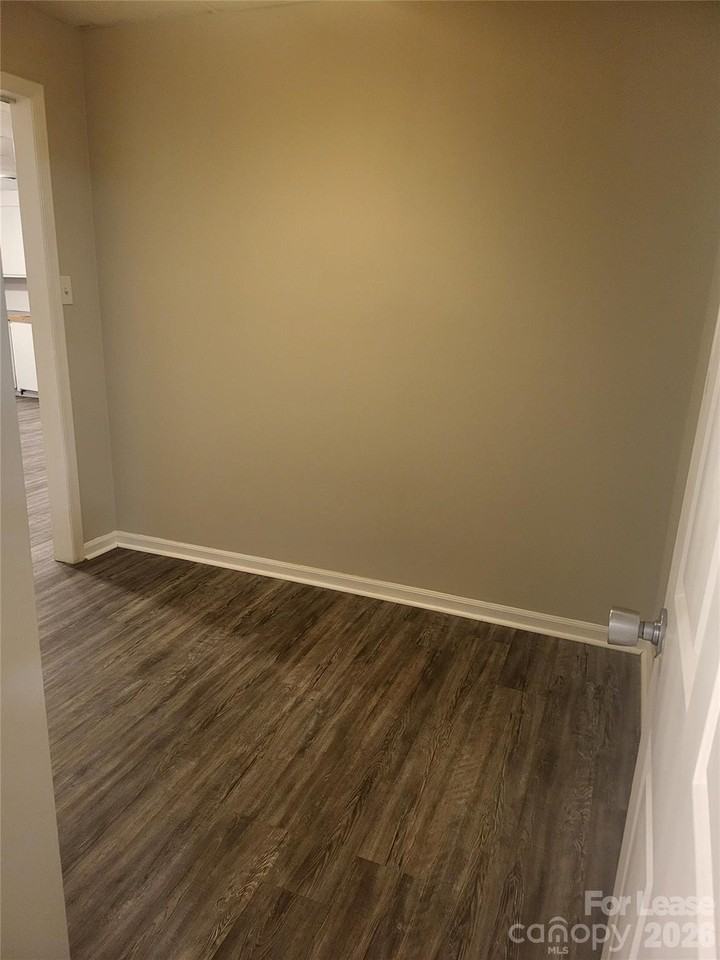 451 Montgomery Ave Apt 5 - Photo 7 of 16