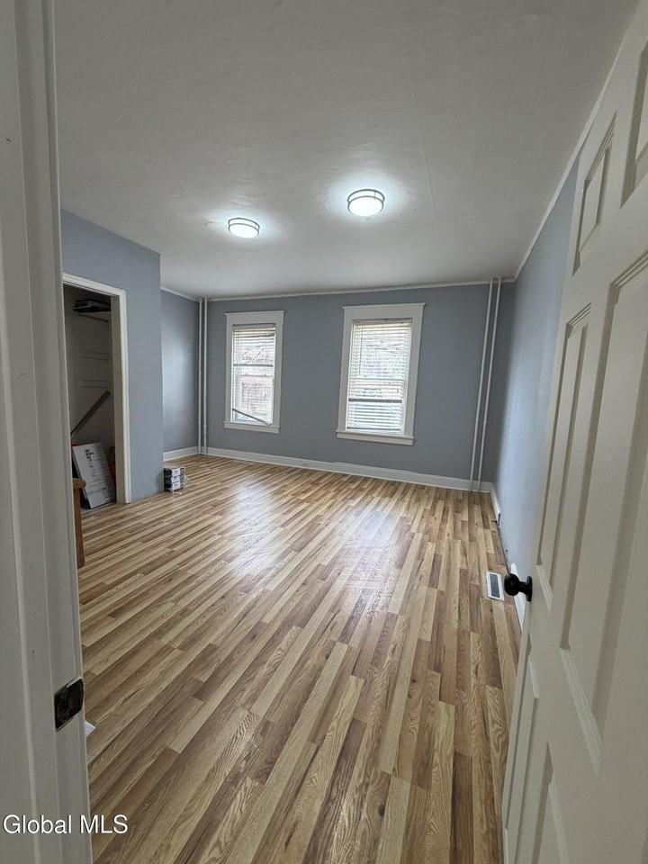 247 Elk St - Photo 4 of 12