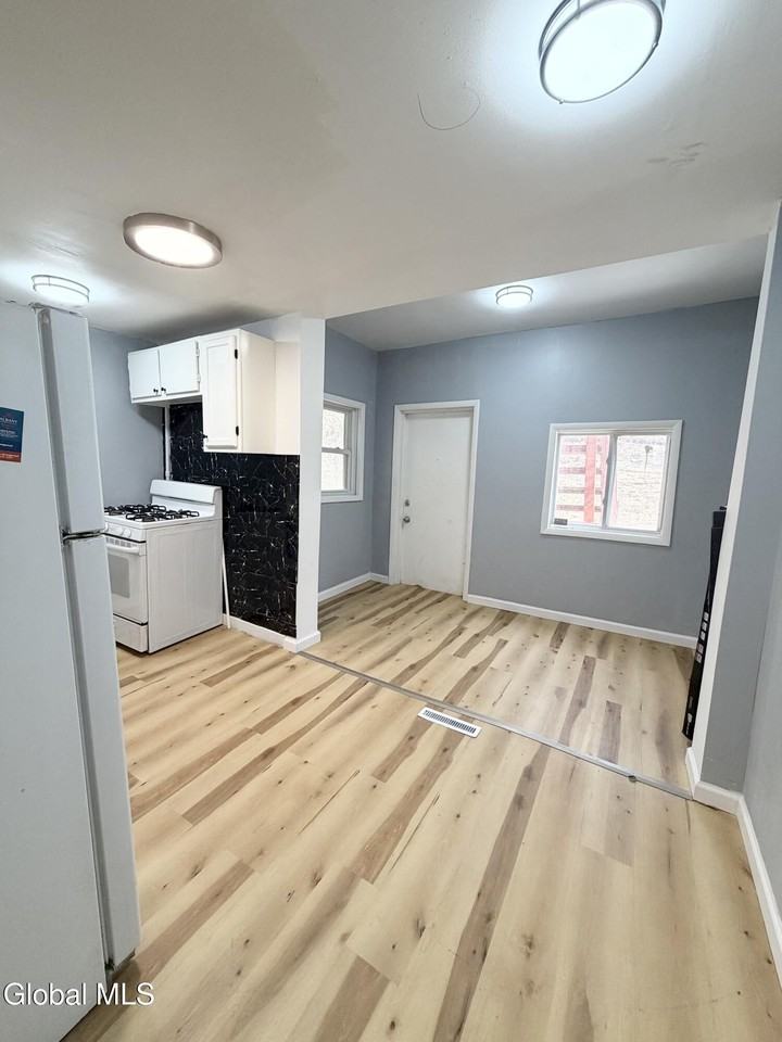 247 Elk St - Photo 6 of 12