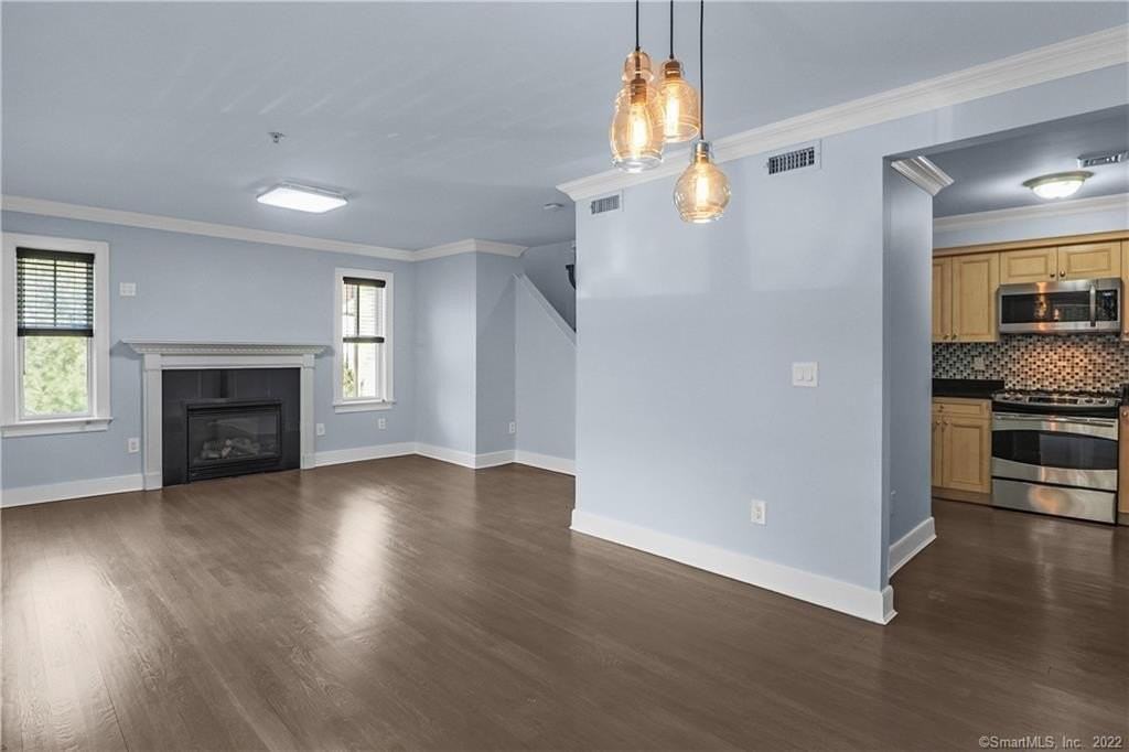 109 Forest St Apt 10 - Photo 4 of 32